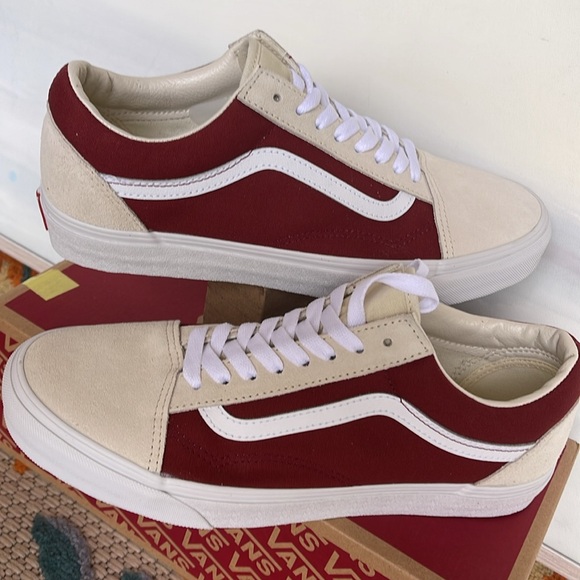 Vans WMNS Old Skool
Canvas/Suede Fired Brick
VN0007NTZHG
Sneakers - Picture 12 of 16